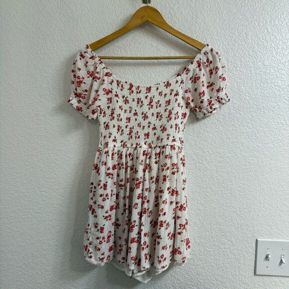 Hollister Women's White and Red Floral Playsuit-Romper Size Small - Picture 2 of 3